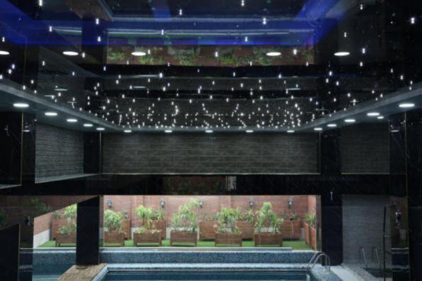 ارائه خدمات سقف کشسان مشکی